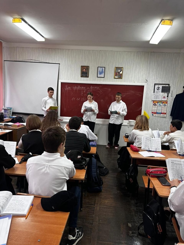 В 8б классе прошёл классный час &amp;quot;Нет ненависти и вражде&amp;quot;.