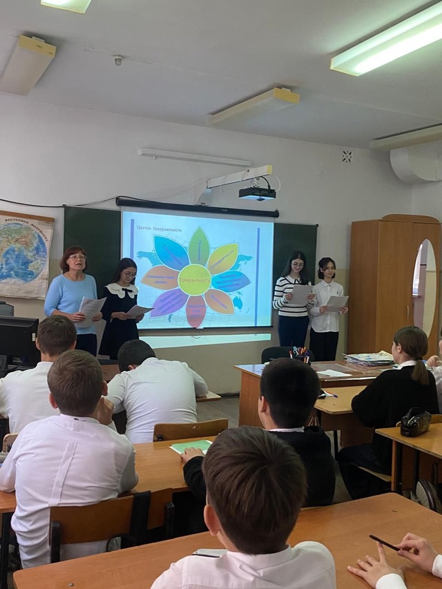 В 8в классе прошёл классный час &amp;quot;Нет ненависти и вражде&amp;quot;.