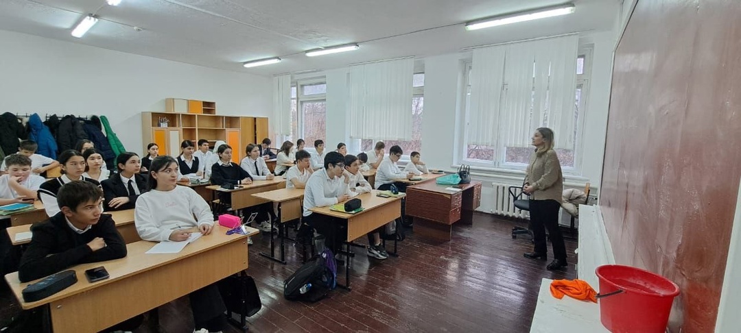В 8ж классе прошел классный час на тему «Нет ненависти и вражде!».