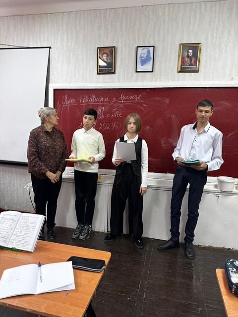 В 9д классе прошёл классный час &amp;quot;Нет ненависти и вражде&amp;quot;.