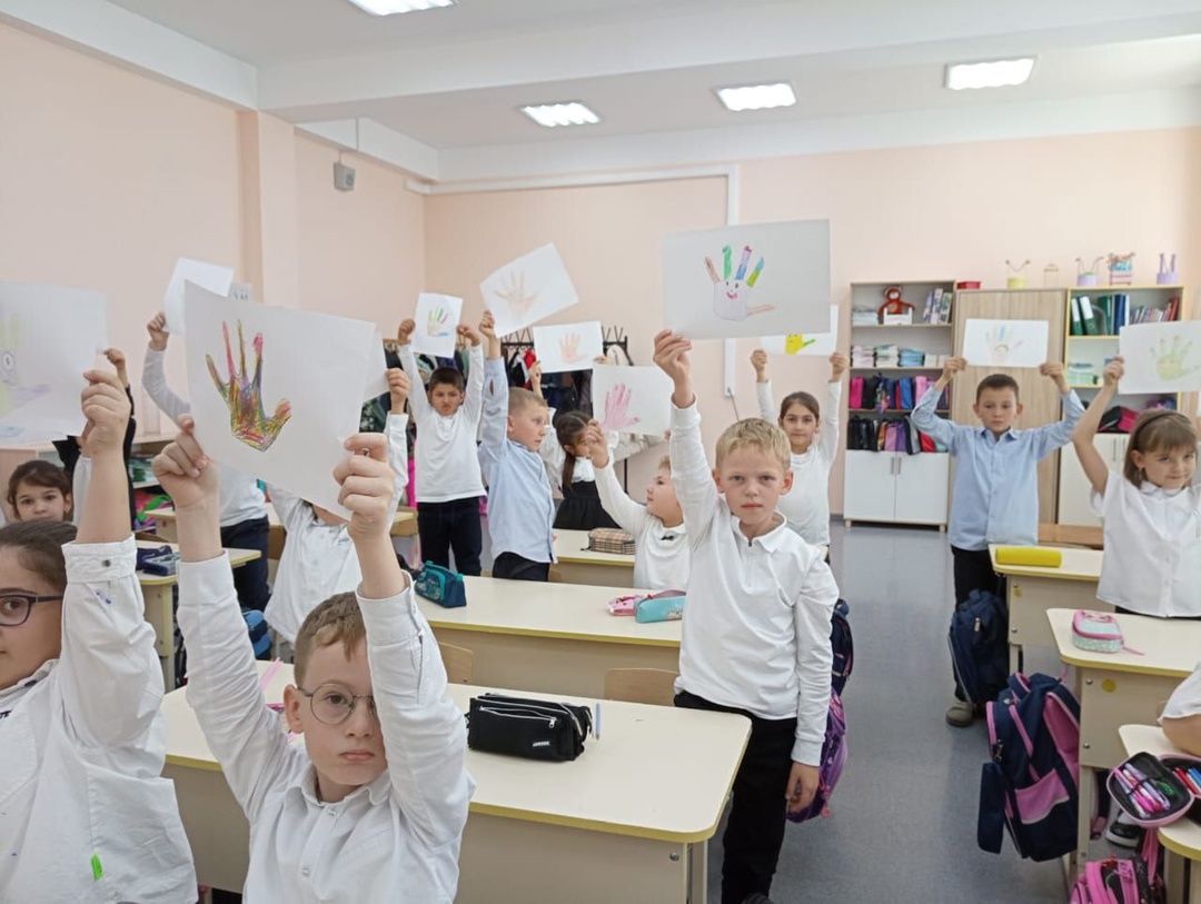 8 ноября во 2ж классе прошёл классный час «Нет ненависти и вражде!»..