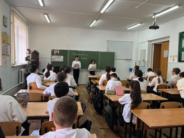 В 6ж классе прошел классный час на тему &amp;quot;Нет ненависти и вражде&amp;quot;..