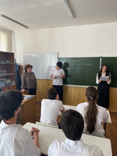 8 ноября в 9 &amp;quot;Е&amp;quot; классе прошёл классный час на тему: &amp;quot; Нет ненависти и вражде&amp;quot;..