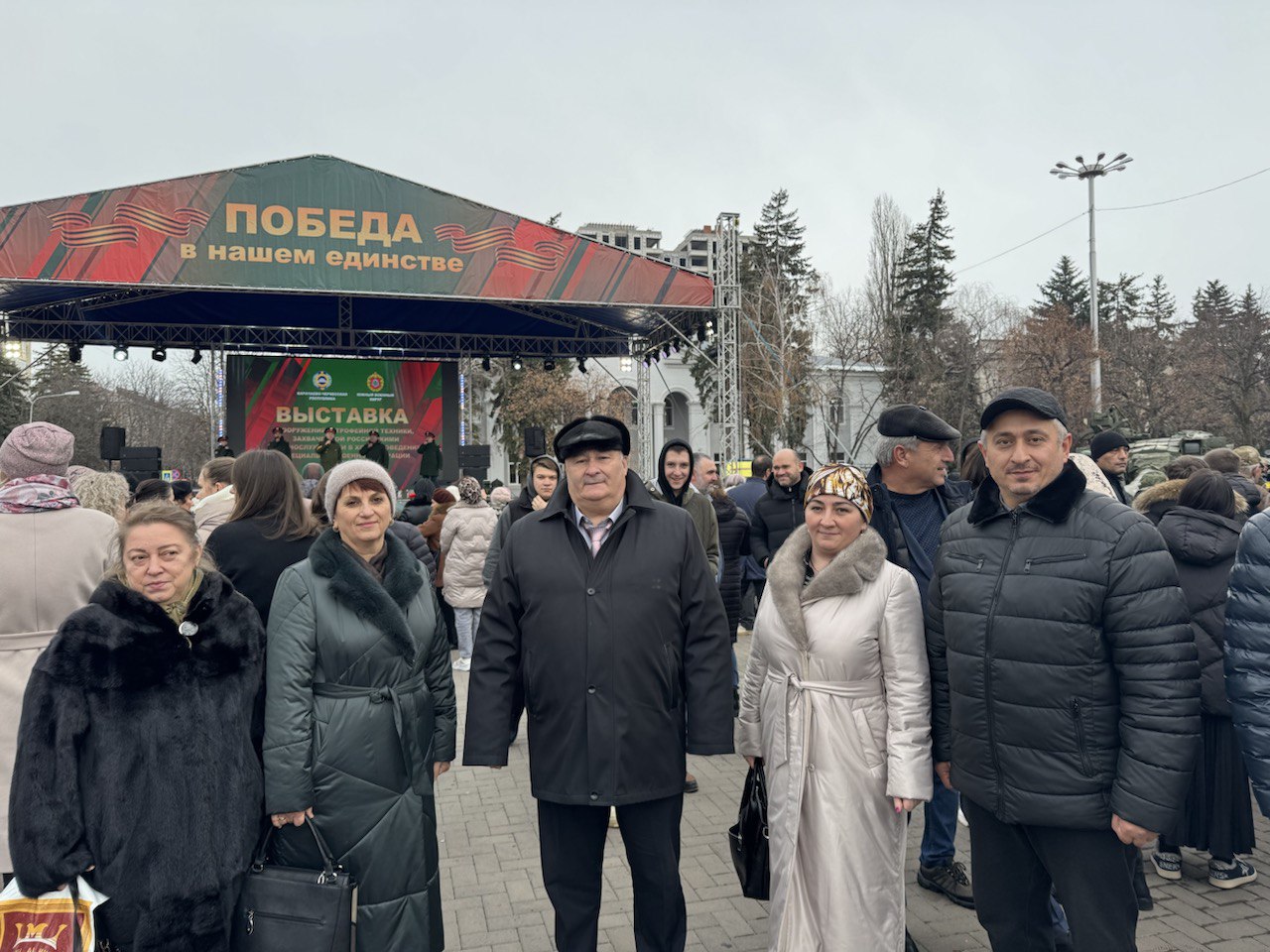 Администрация МБОУ &amp;quot;Гимназия №17&amp;quot; г. Черкесска на открытии выставки трофейной военной техники..