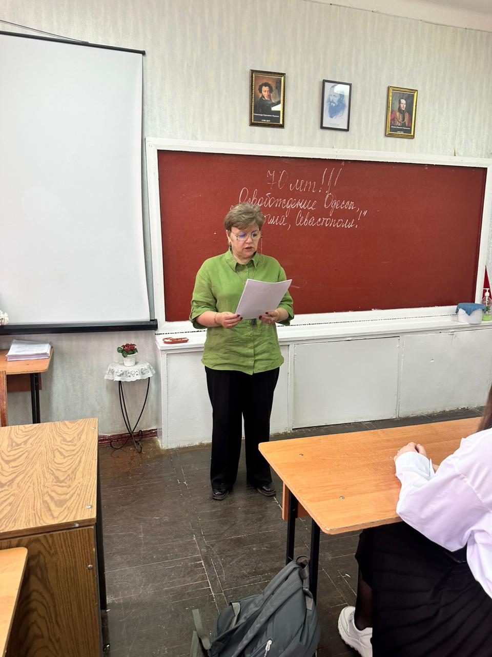 17.03 в 8б классе был проведён классный час по теме &amp;quot;70 лет Победы.Освобождение Одессы,Крыма,Севастополя&amp;quot;..