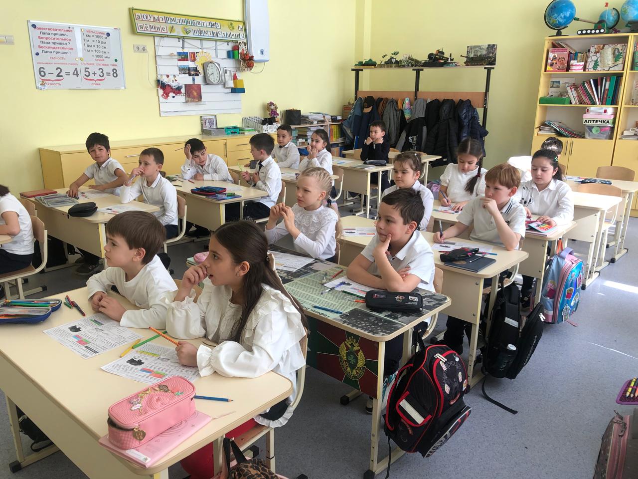 Сегодня «Разговоры о важном» проводили с целью формирования у обучающихся понимания значимости Союзного государства России и Беларуси, осмысление перспектив интеграции и её значения для будущего..