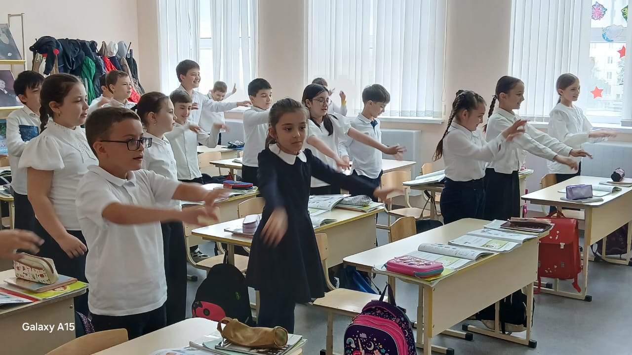 20 мая 2025 года в МБОУ &amp;quot;Гимназия №17&amp;quot; г. Черкесска в 3 &amp;quot;Ж&amp;quot; классе проведен учителями английского языка Шхаевой С.А. и Курачиновой Ф.М. открытый урок на тему: &amp;quot;Веселый английский&amp;quot;..
