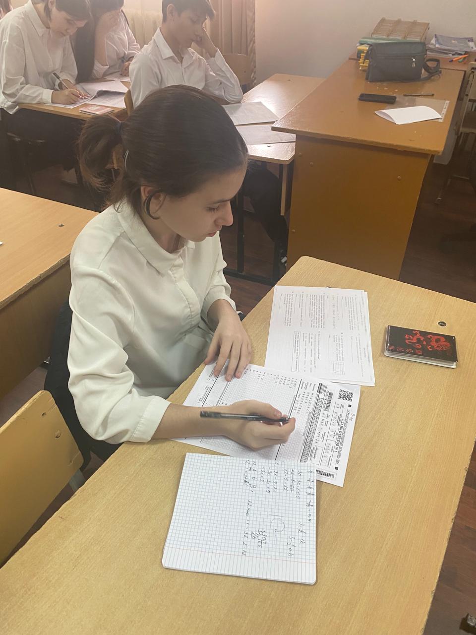 5 апреля девятиклассники МБОУ «Гимназия 17»г. Черкесска пробовали свои силы на тренировочном экзамене по математике.