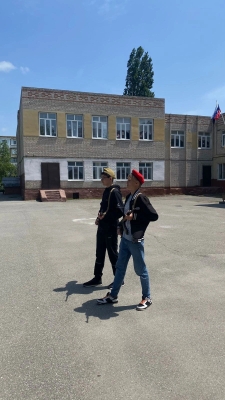 День пограничника в России ежегодно отмечается 28 мая. Охраной границ занимается свыше 180 тысяч пограничников Пограничной службы ФСБ России и Вооруженных сил Российской Федерации..