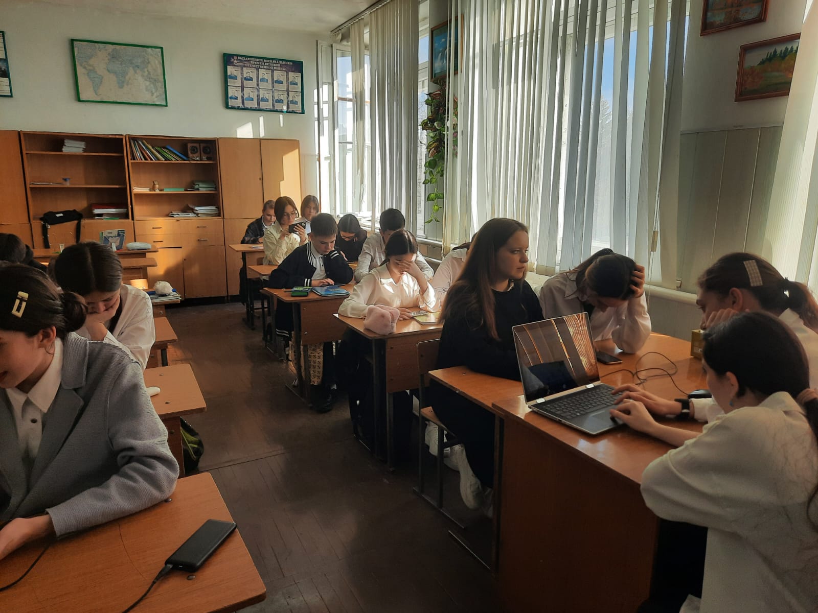 18 марта в 8 «В» классе прошел урок в рамках всероссийского образовательного проекта «Урок цифры» на тему «Технологии тестирования».