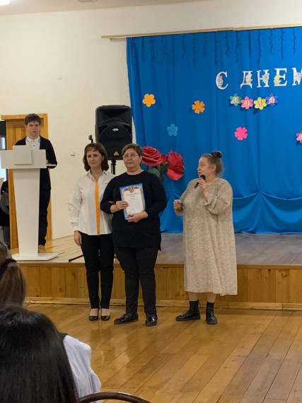 Праздничный концерт, посвященный Дню матери.